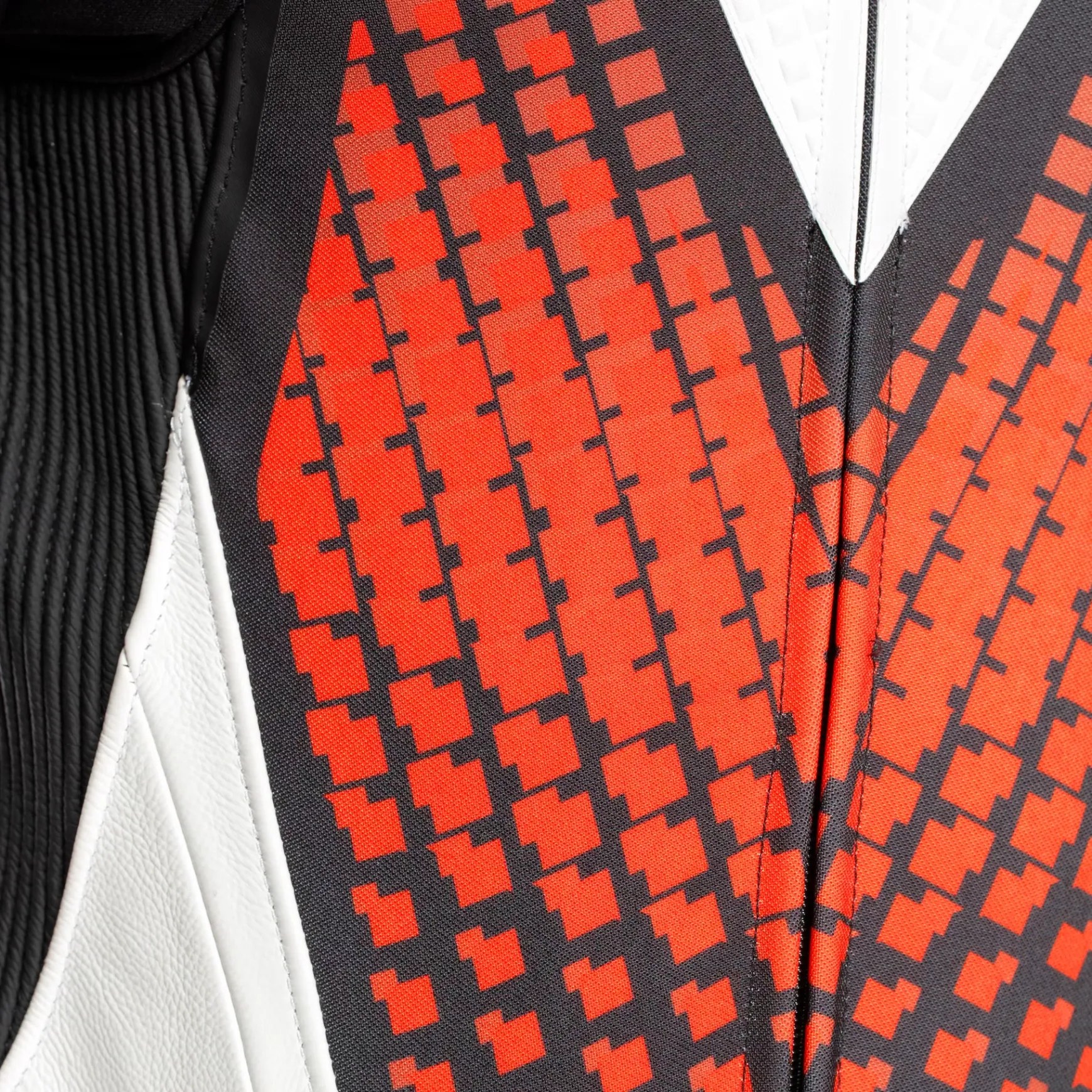 Dainese LAGUNA SECA 6 - EINTEILIGER PERFORIERTER LEDERANZUG HERREN BLACK/WHITE/RED-FLUO Hot