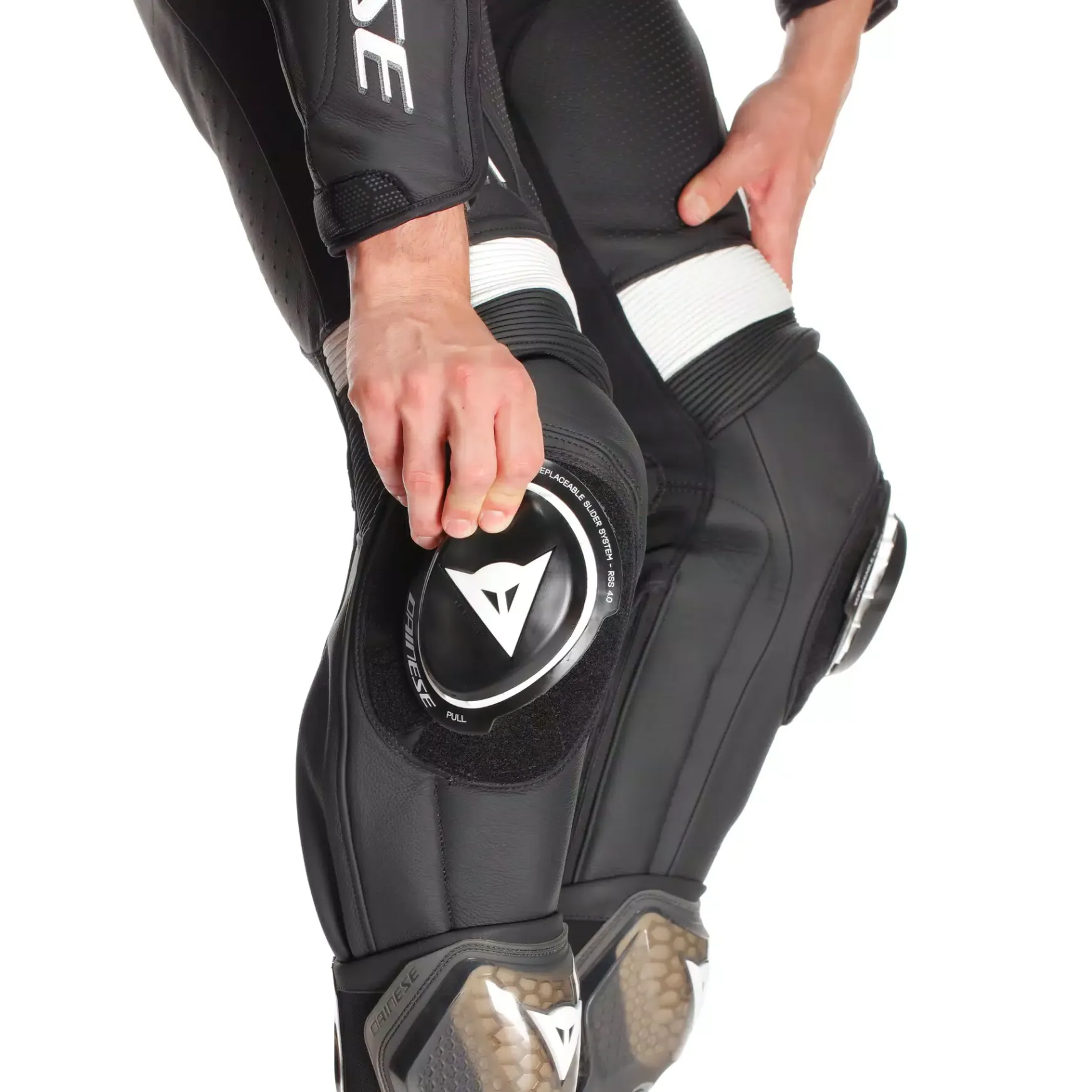 Dainese LAGUNA SECA 6 - EINTEILIGER MOTORRADANZUG AUS PERFORIERTEM LEDER HERREN - GRÖSSE SHORT/TALL (S/T) BLACK/WHITE/ANTHRACITE